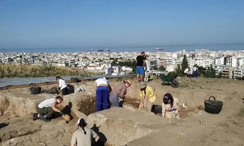 Θεσσαλονίκη: Εντυπωσιακή ανακάλυψη! Στο φως κόσμημα αρχόντισσας της εποχής του Τρωϊκού Πολέμου!